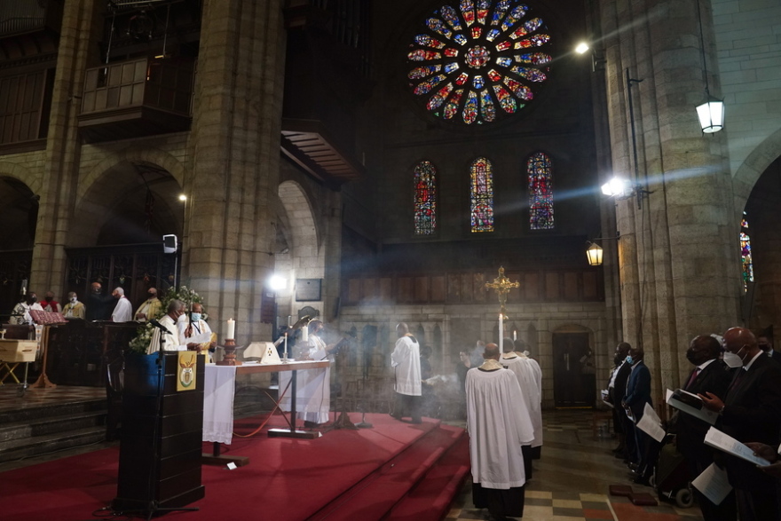 Στο Κέιπ Τάουν η κηδεία του ήρωα κατά του απαρτχάιντ και αρχιεπισκόπου, Ντέσμοντ Τούτου (φωτογραφίες)