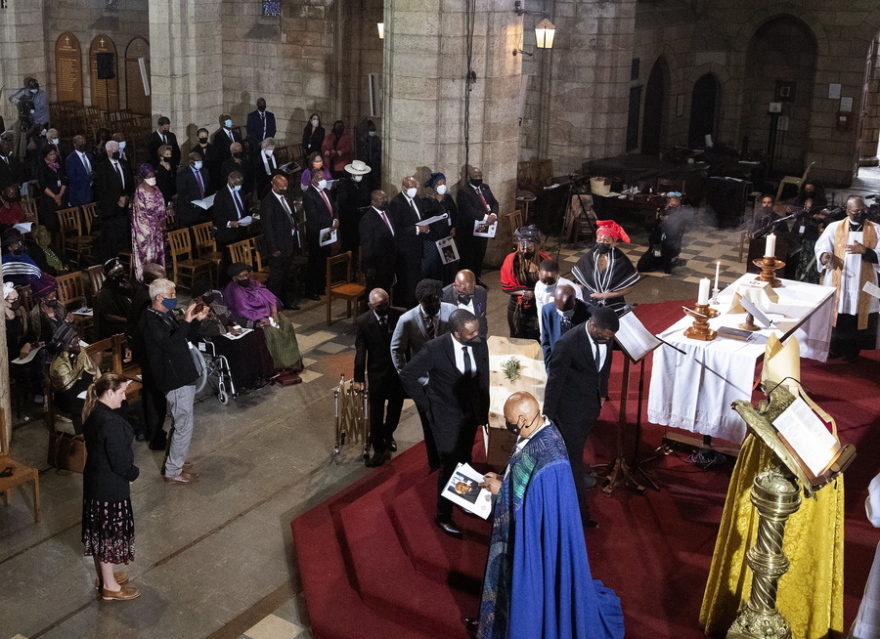 Στο Κέιπ Τάουν η κηδεία του ήρωα κατά του απαρτχάιντ και αρχιεπισκόπου, Ντέσμοντ Τούτου (φωτογραφίες)