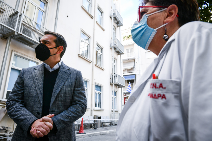 Τσίπρας στο «Αλεξάνδρα»: Μια νέα κυβέρνηση το 2022 θα στηρίξει γιατρούς και νοσηλευτές, η σημερινή δεν έχει την πρόθεση