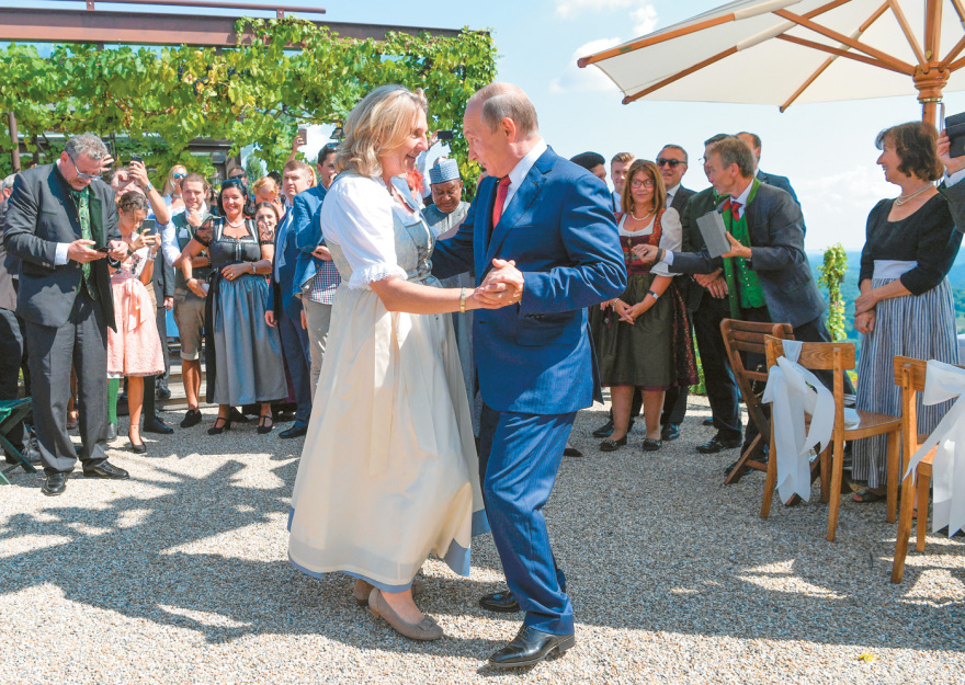 Ο Πούτιν προσλαμβάνει ως  υπαλλήλους πρώην πολιτικούς ηγέτες της Ευρώπης