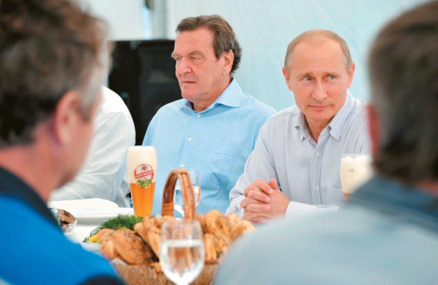 Ο Πούτιν προσλαμβάνει ως  υπαλλήλους πρώην πολιτικούς ηγέτες της Ευρώπης