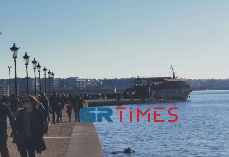 Θεσσαλονίκη: «Βούλιαξε» από κόσμο η παραλία (βίντεο και φωτογραφίες)