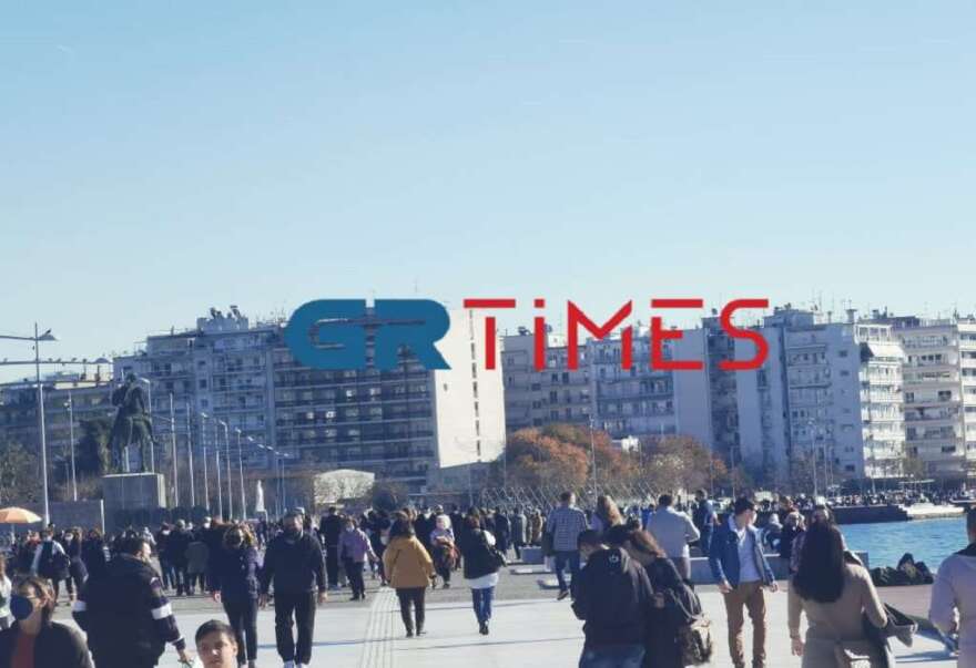 Θεσσαλονίκη: «Βούλιαξε» από κόσμο η παραλία (βίντεο και φωτογραφίες)
