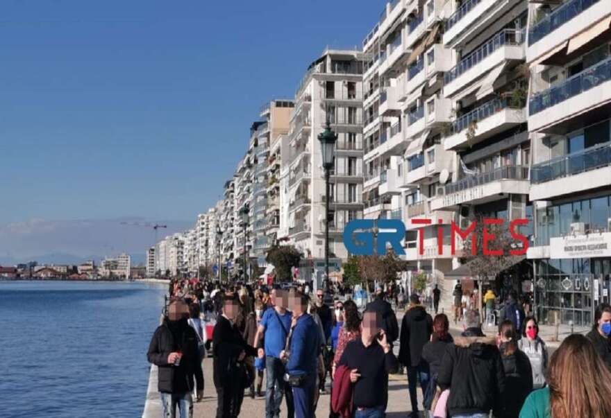 Θεσσαλονίκη: «Βούλιαξε» από κόσμο η παραλία (βίντεο και φωτογραφίες)