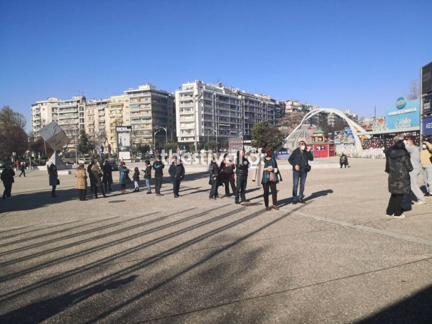 Θεσσαλονίκη: Ουρές δεκάδων μέτρων για rapid test (φωτογραφίες)