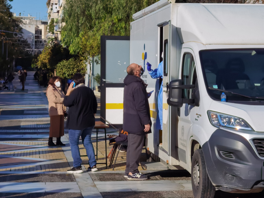 Rapid test - ΕΟΔΥ: Τεράστιες ουρές και σήμερα για δωρεάν έλεγχο - Δείτε φωτογραφίες και βίντεο
