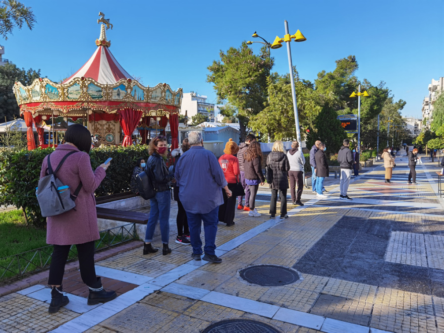 Rapid test - ΕΟΔΥ: Τεράστιες ουρές και σήμερα για δωρεάν έλεγχο - Δείτε φωτογραφίες και βίντεο