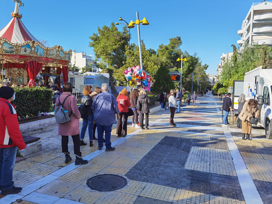 Rapid test - ΕΟΔΥ: Τεράστιες ουρές και σήμερα για δωρεάν έλεγχο - Δείτε φωτογραφίες και βίντεο