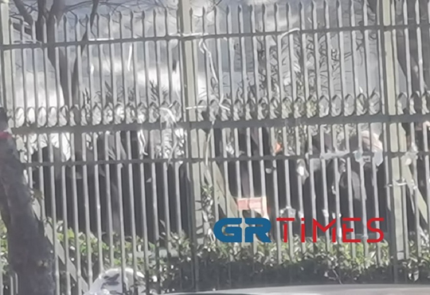 Θεσσαλονίκη: Διαμαρτυρία αντιεξουσιαστών για την εκκένωση της κατάληψης στο ΑΠΘ (βίντεο και φωτογραφίες)