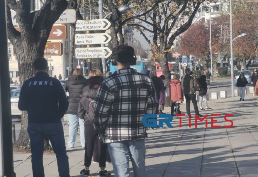 Θεσσαλονίκη: Τεράστια ουρά για rapid test (βίντεο και φωτογραφίες)