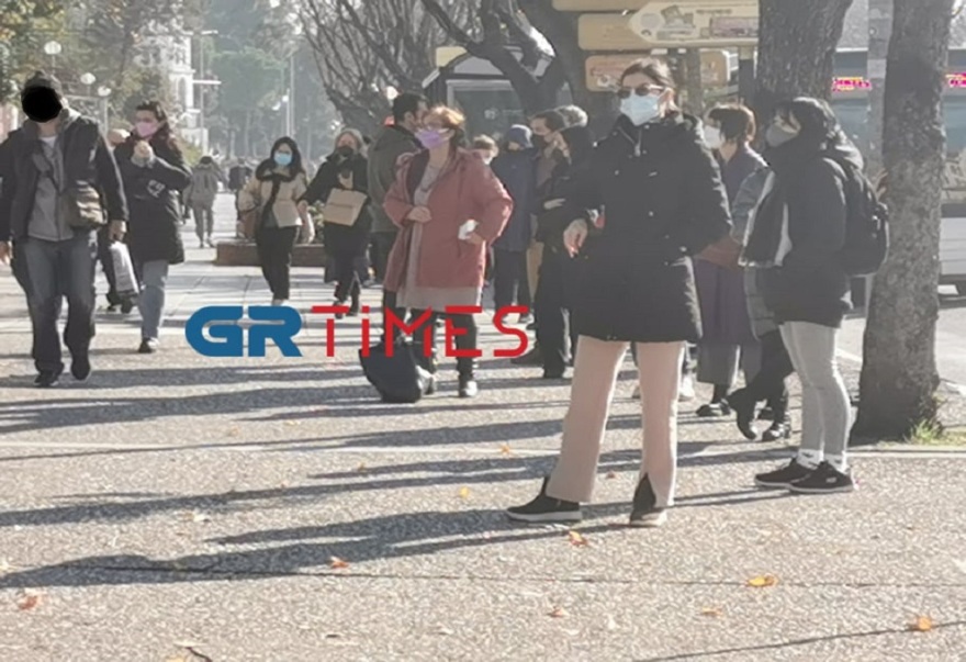 Θεσσαλονίκη: Τεράστια ουρά για rapid test (βίντεο και φωτογραφίες)