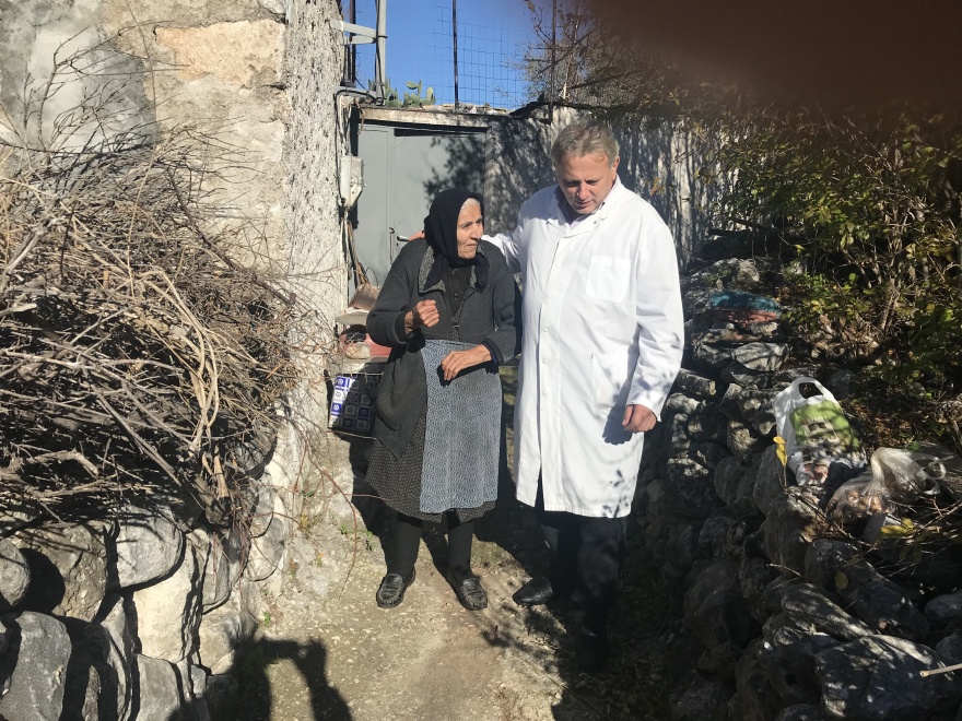 «Θεμέλιο της δουλειάς μου είναι οι ασθενείς» λέει ο καλύτερος οικογενειακός γιατρός του κόσμου για το 2021