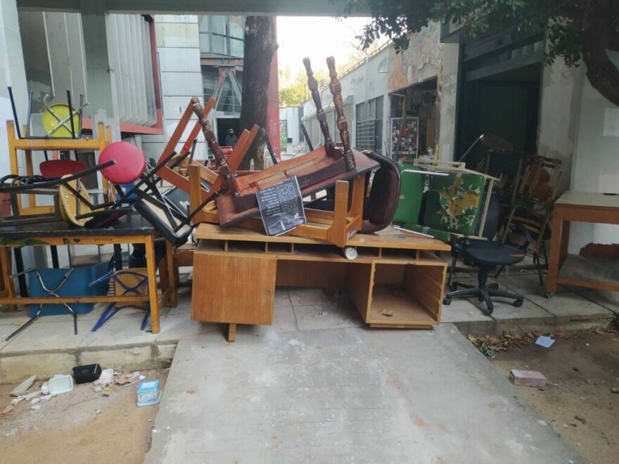 Θεσσαλονίκη: Διαμαρτυρία αντιεξουσιαστών για την εκκένωση της κατάληψης στο ΑΠΘ (βίντεο και φωτογραφίες)