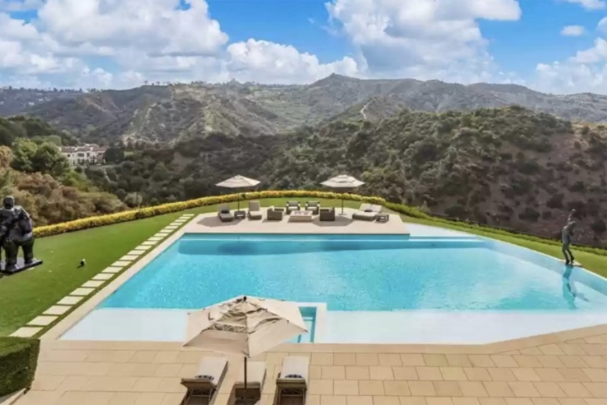 «Κοψοχρονιά» αγόρασε η Adele τη βίλα του Σιλβέστερ Σταλόνε στο Μπέβερλι Χιλς