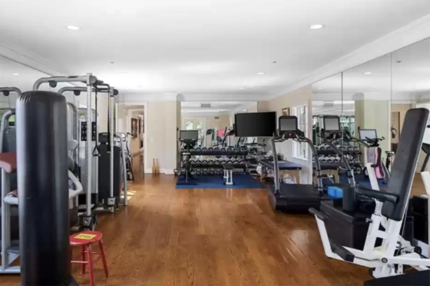 «Κοψοχρονιά» αγόρασε η Adele τη βίλα του Σιλβέστερ Σταλόνε στο Μπέβερλι Χιλς