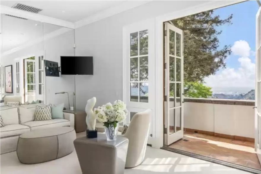 «Κοψοχρονιά» αγόρασε η Adele τη βίλα του Σιλβέστερ Σταλόνε στο Μπέβερλι Χιλς