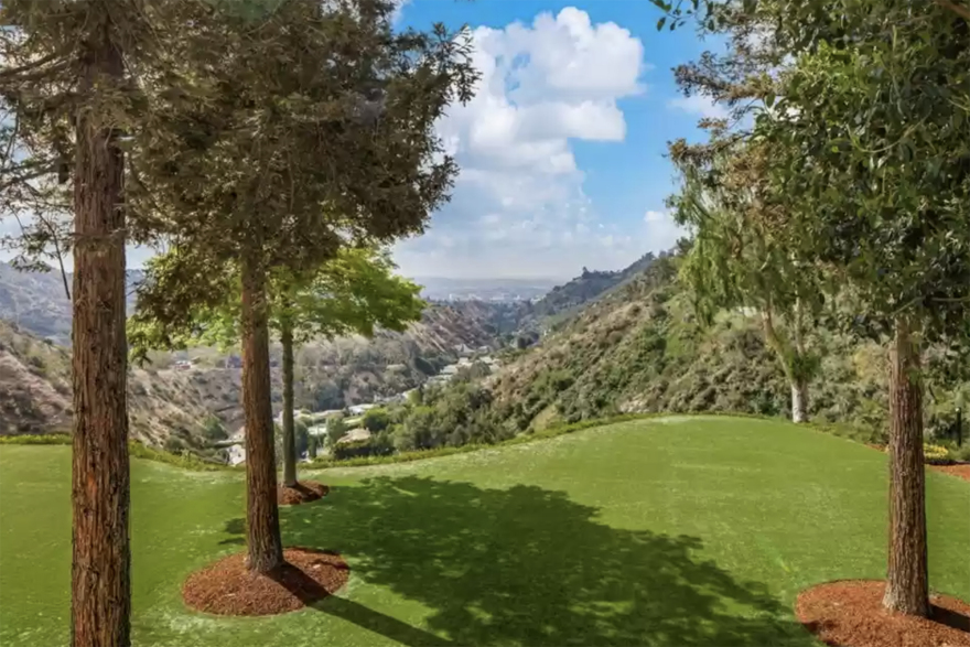 «Κοψοχρονιά» αγόρασε η Adele τη βίλα του Σιλβέστερ Σταλόνε στο Μπέβερλι Χιλς