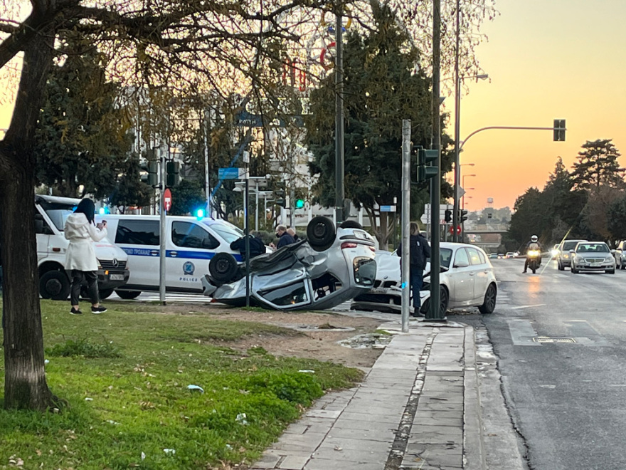 Σοβαρό τροχαίο στη λεωφόρο Αλίμου