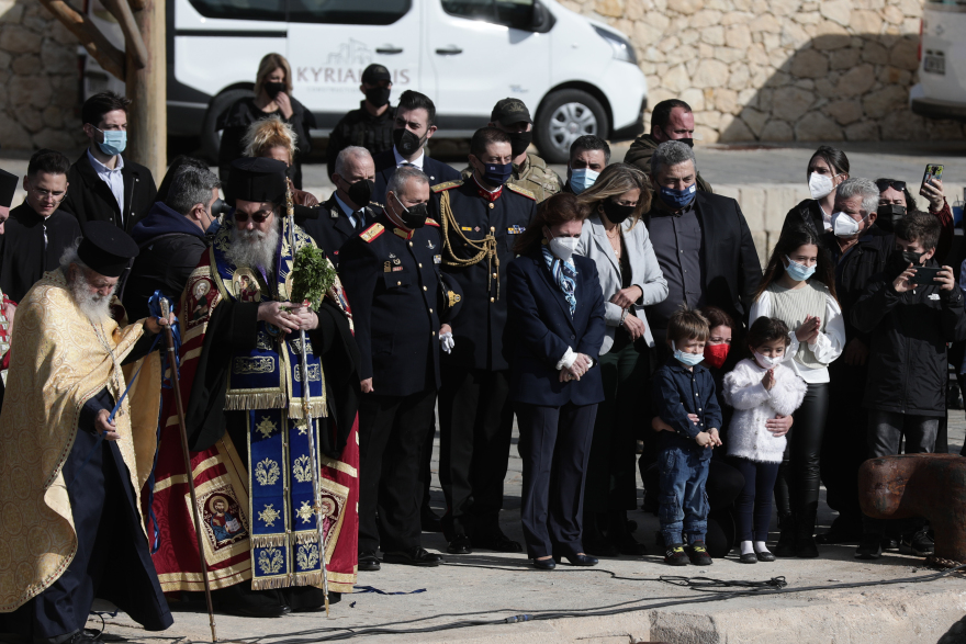 Γαύδος: Η Κατερίνα Σακελλαροπούλου σε γεύμα με τους 48 κατοίκους του νησιού