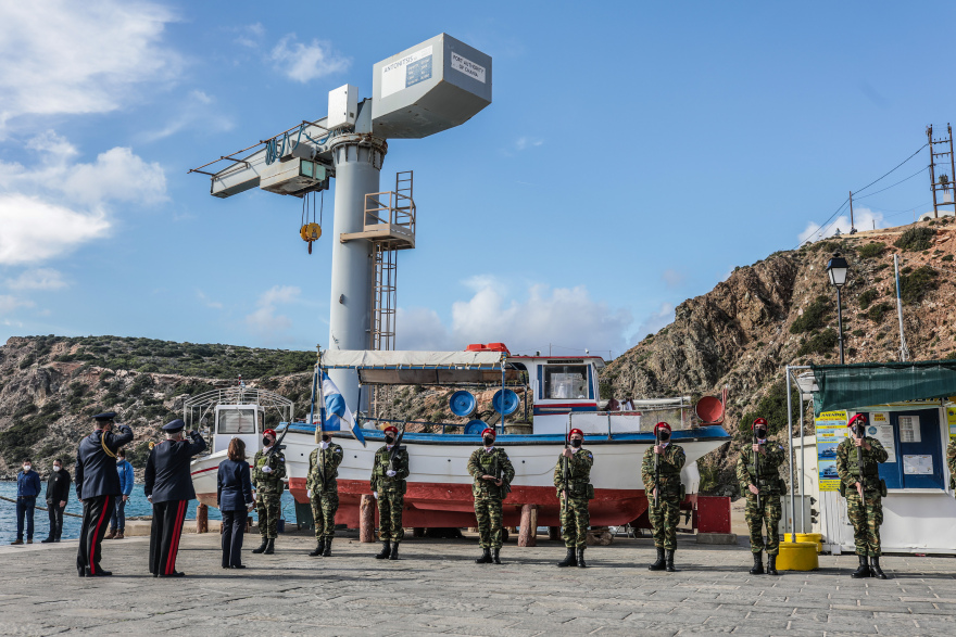 Γαύδος: Η Κατερίνα Σακελλαροπούλου σε γεύμα με τους 48 κατοίκους του νησιού
