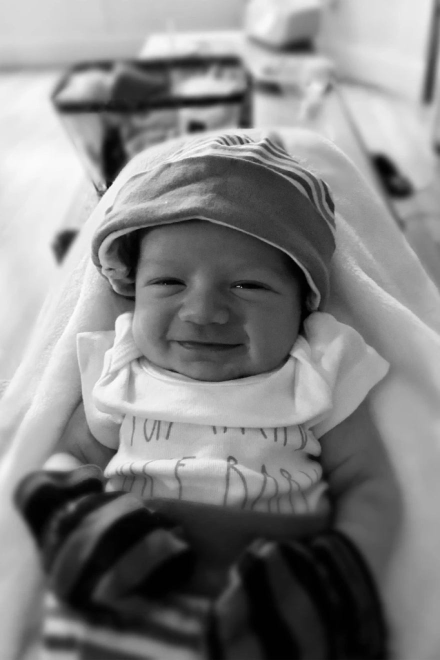 Σε ένα 48ωρο αυτοκτόνησαν και οι δύο γονείς αφήνοντας ορφανό το ενός μηνός παιδί τους