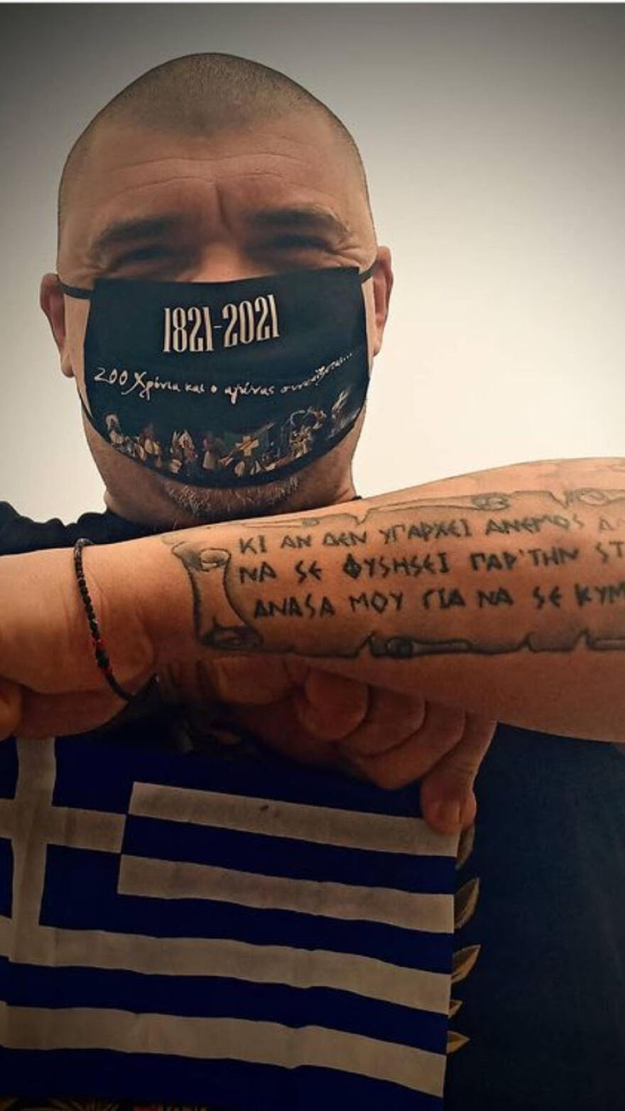 Πειραιάς: Ποιος είναι ο Διονύσης Πετρίδης που έπιασε τον Σταυρό και τον αφιέρωσε στις τρεις κόρες του