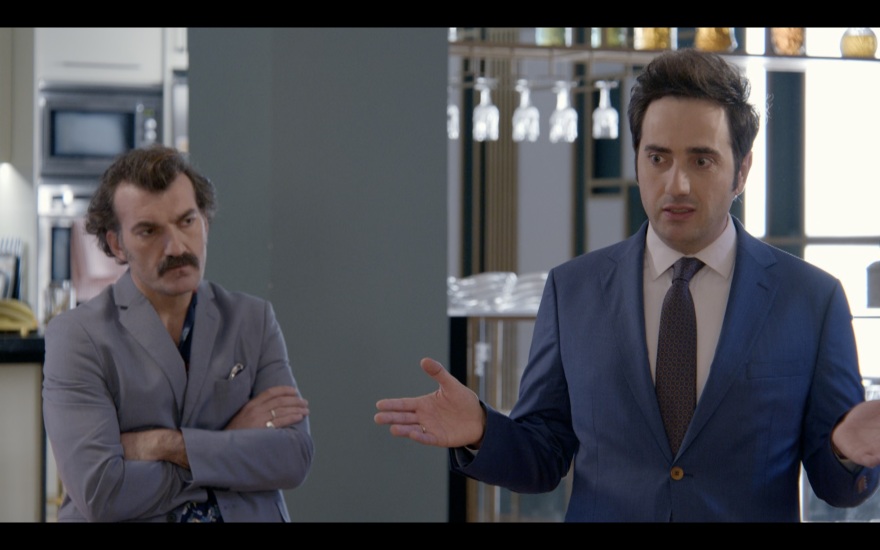 Στη σειρά «Άσε μας ρε μαμά» Δανάη και Βασίλης ετοιμάζουν ένα χουνέρι στον Θωμά