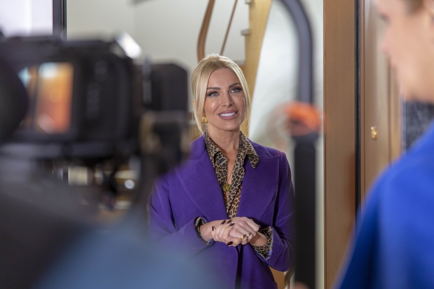 Στη σειρά «Άσε μας ρε μαμά» Δανάη και Βασίλης ετοιμάζουν ένα χουνέρι στον Θωμά