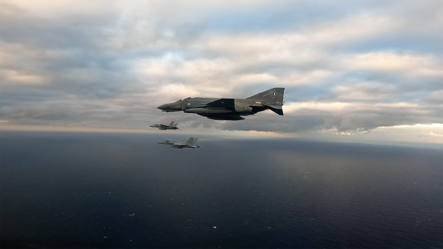 Συνεκπαίδευση ελληνικών πλοίων και μαχητικών με το αμερικανικό αεροπλανοφόρο «Harry S. Truman» - Φωτογραφίες και βίντεο