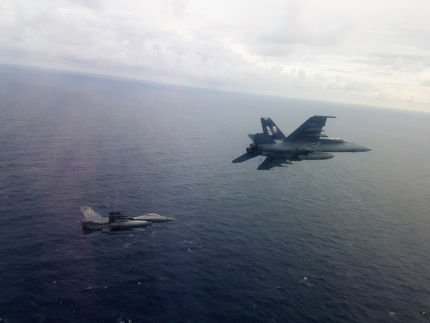 Συνεκπαίδευση ελληνικών πλοίων και μαχητικών με το αμερικανικό αεροπλανοφόρο «Harry S. Truman» - Φωτογραφίες και βίντεο