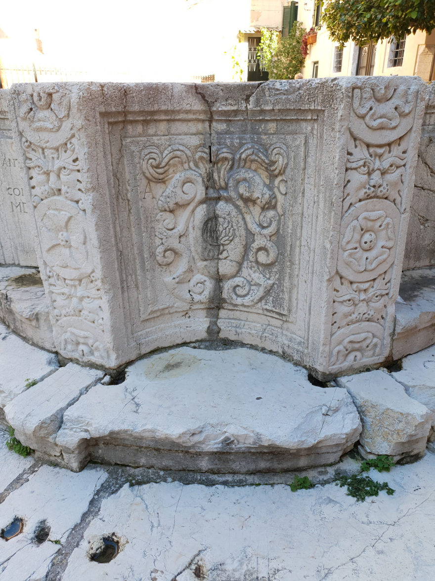 Κέρκυρα: Το βενετσιάνικο πηγάδι στην πλατεία Κρεμαστής, «πηγή» ιστορίας του νησιού