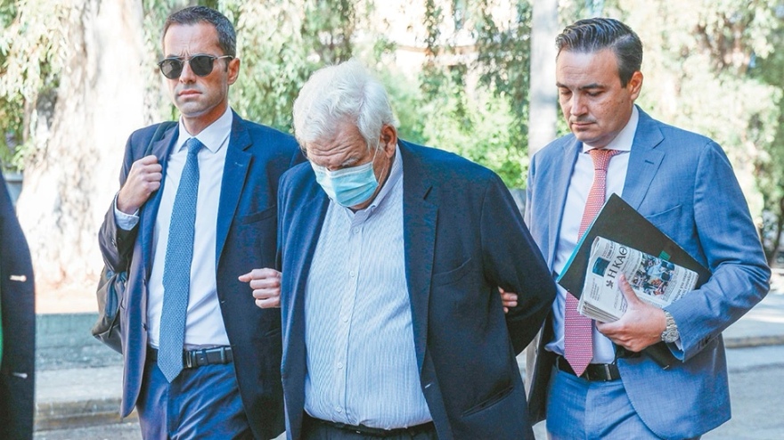 Σκάνδαλο Folli Follie:  Ξεκινά σήμερα η δίκη - Στο «εδώλιο» η οικογένεια Κουτσολιούτσου και άλλοι 10 κατηγορούμενοι