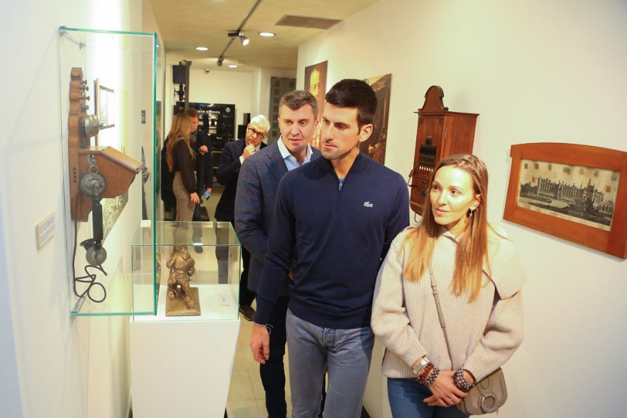 Ο Τζόκοβιτς ισχυρίζεται ότι βγήκε θετικός στις 16 Δεκεμβρίου και την ίδια ημέρα παρέστη σε βράβευσή του 