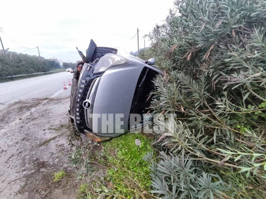 Πάτρα: Τρομακτικό τροχαίο με ανατροπή οχήματος (φωτογραφίες)