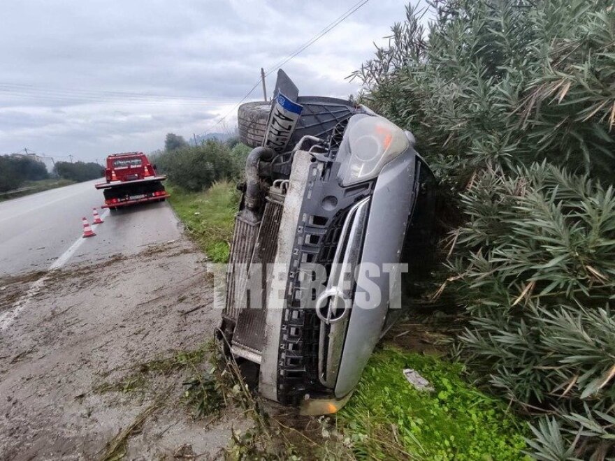 Πάτρα: Τρομακτικό τροχαίο με ανατροπή οχήματος (φωτογραφίες)
