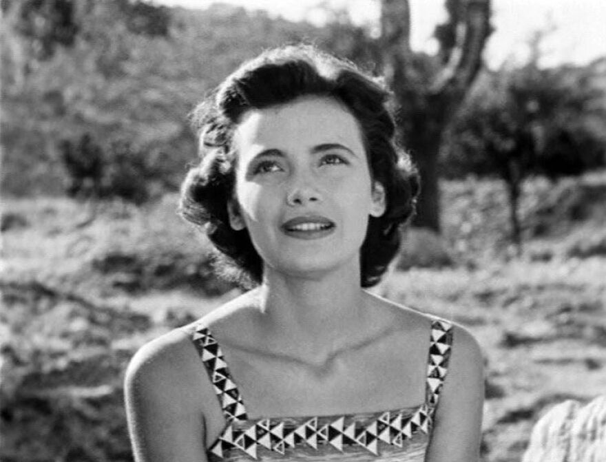 Τζένη Καρέζη: Η πανέμορφη δεσποινίδα που έγινε η Κυρία του θεάτρου και του σινεμά