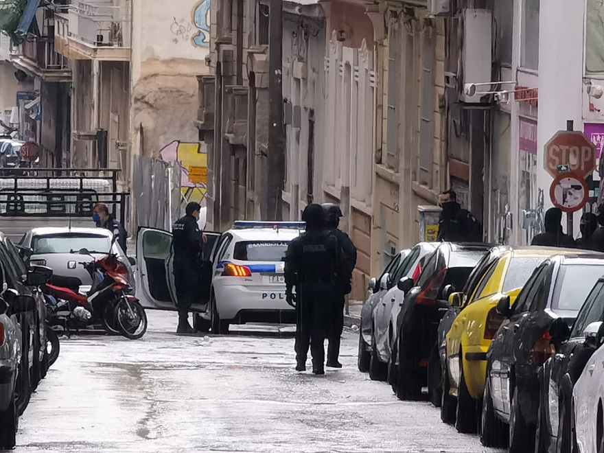 Συναγερμός στην Κυψέλη: Συνελήφθη άνδρας που βγήκε από το διαμέρισμά του και άρχισε να πυροβολεί