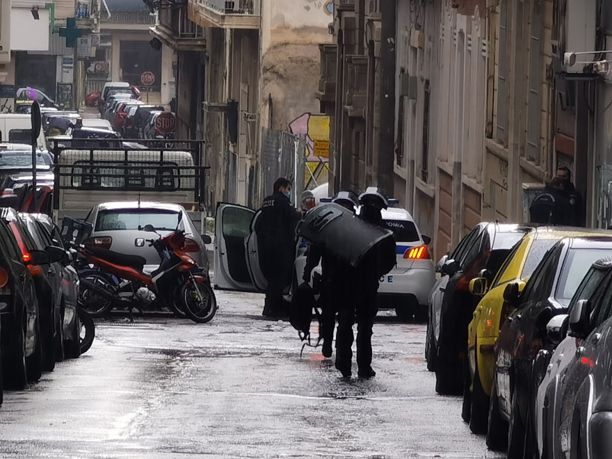 Συναγερμός στην Κυψέλη: Συνελήφθη άνδρας που βγήκε από το διαμέρισμά του και άρχισε να πυροβολεί
