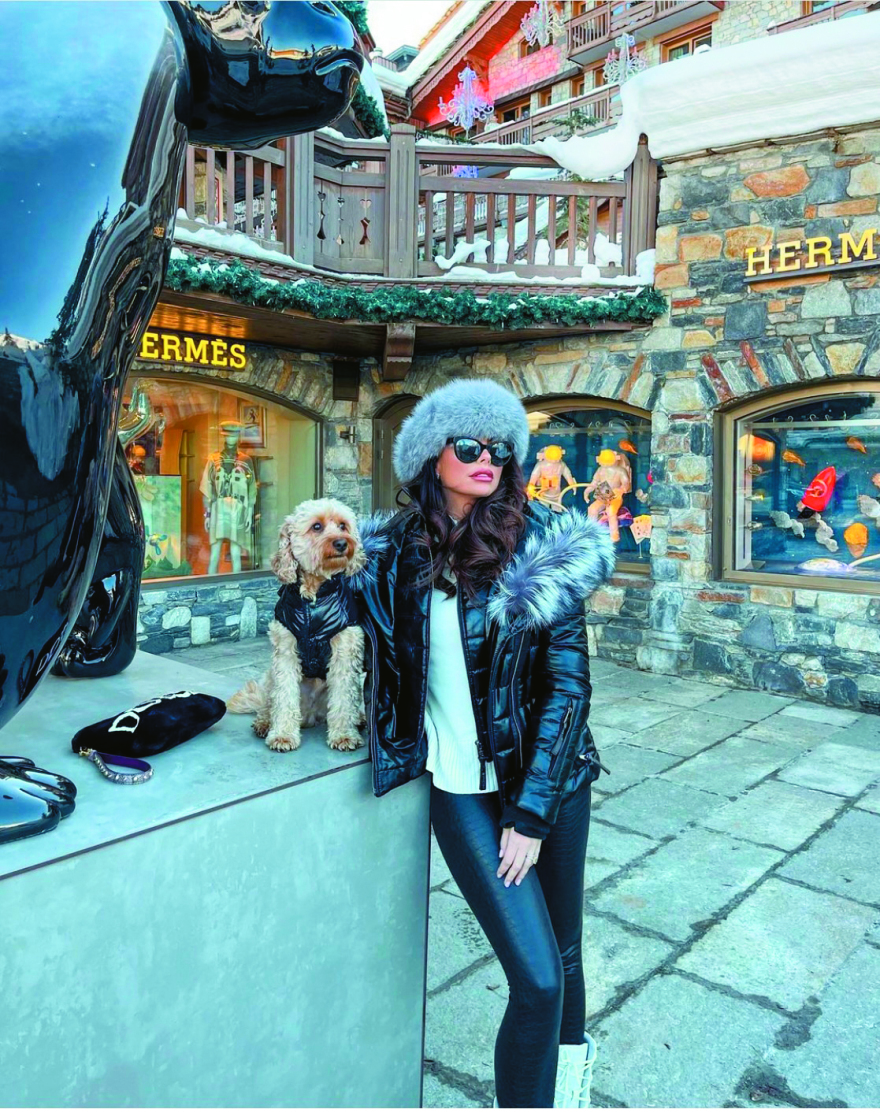 Γκστάαντ vs Aράχωβας: Εσώκλειστοι στα σαλέ με επιτραπέζια στις Άλπεις, λαϊκά πανηγύρια στον Παρνασσό