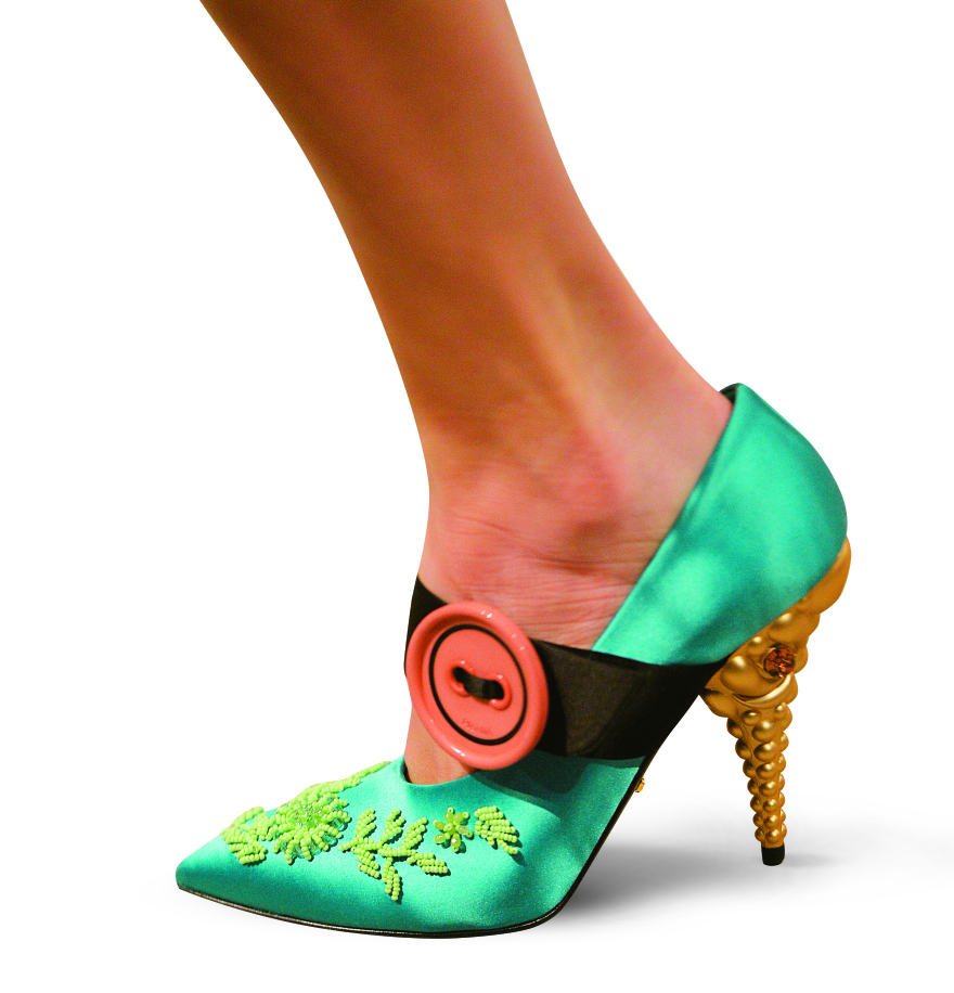 Γόβες Prada: Ο διάβολος τις φοράει, αλλά ο 36χρονος Μάνος Ευμορφιάδης τις σχεδιάζει