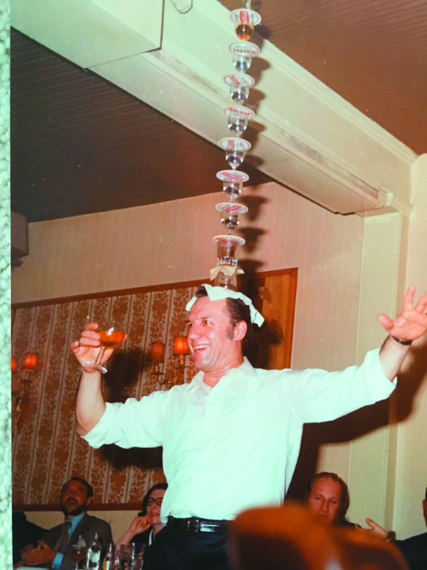 Γιώργος Καραγιώργης, o γλεντζές του «Elysee» που έκανε Eλλάδα...  το Λονδίνο