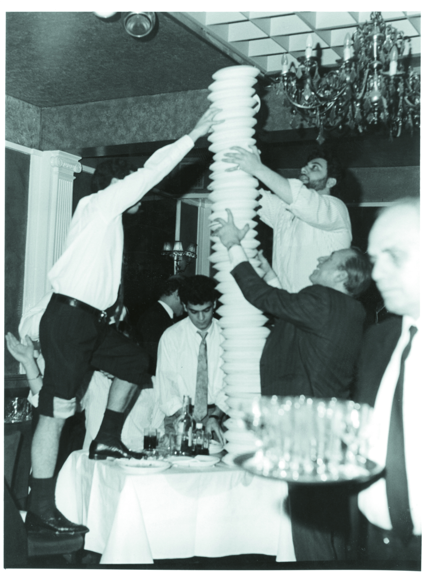 Γιώργος Καραγιώργης, o γλεντζές του «Elysee» που έκανε Eλλάδα...  το Λονδίνο