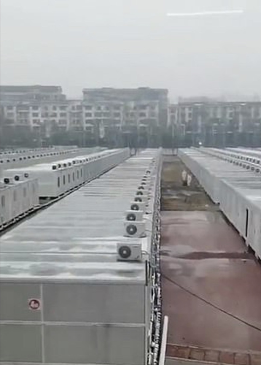 Κορωνοϊός: Απάνθρωπες εικόνες στα τριτοκοσμικά «στρατόπεδα καραντίνας» της Κίνας