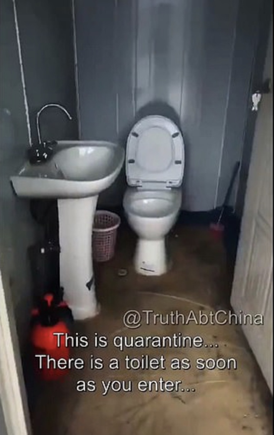 Κορωνοϊός: Απάνθρωπες εικόνες στα τριτοκοσμικά «στρατόπεδα καραντίνας» της Κίνας