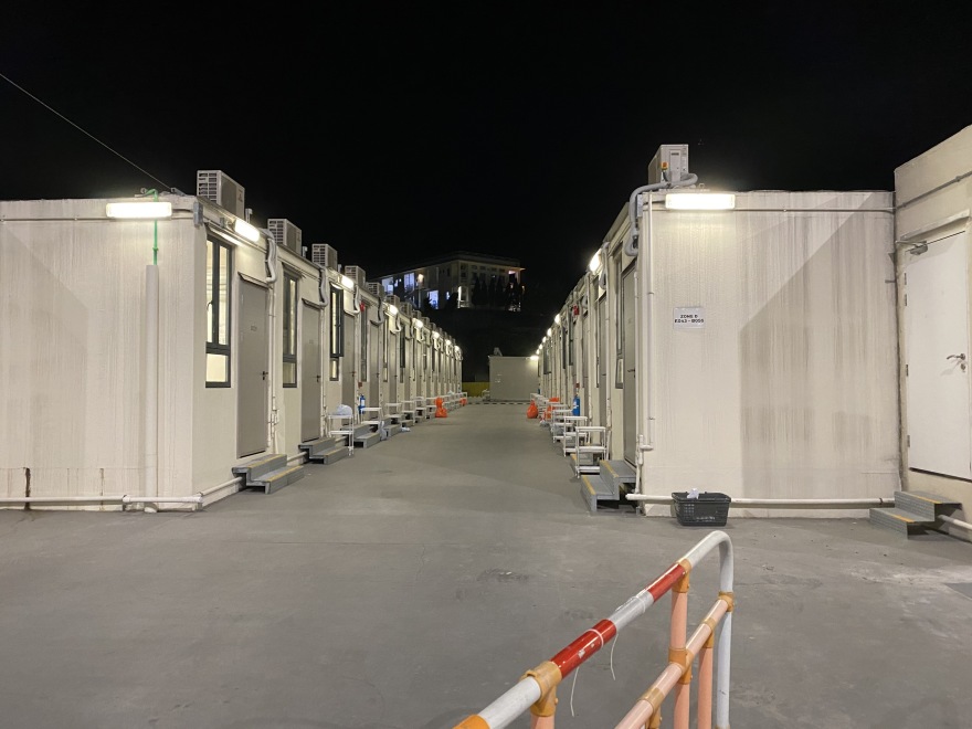 Κορωνοϊός: Απάνθρωπες εικόνες στα τριτοκοσμικά «στρατόπεδα καραντίνας» της Κίνας