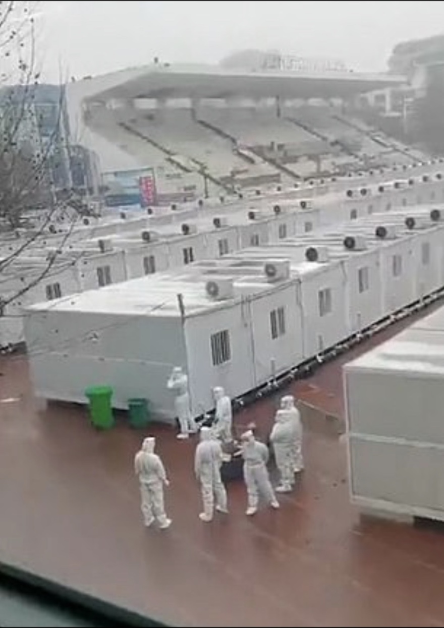 Κορωνοϊός: Απάνθρωπες εικόνες στα τριτοκοσμικά «στρατόπεδα καραντίνας» της Κίνας