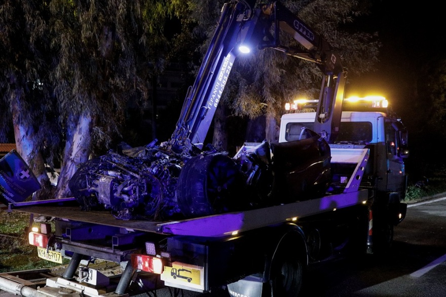 Φοβερό τροχαίο με Ferrari στη Βούλα - Νεκρός ο αδερφός της βουλευτού Κατερίνας Μονογυιού - Δείτε βίντεο