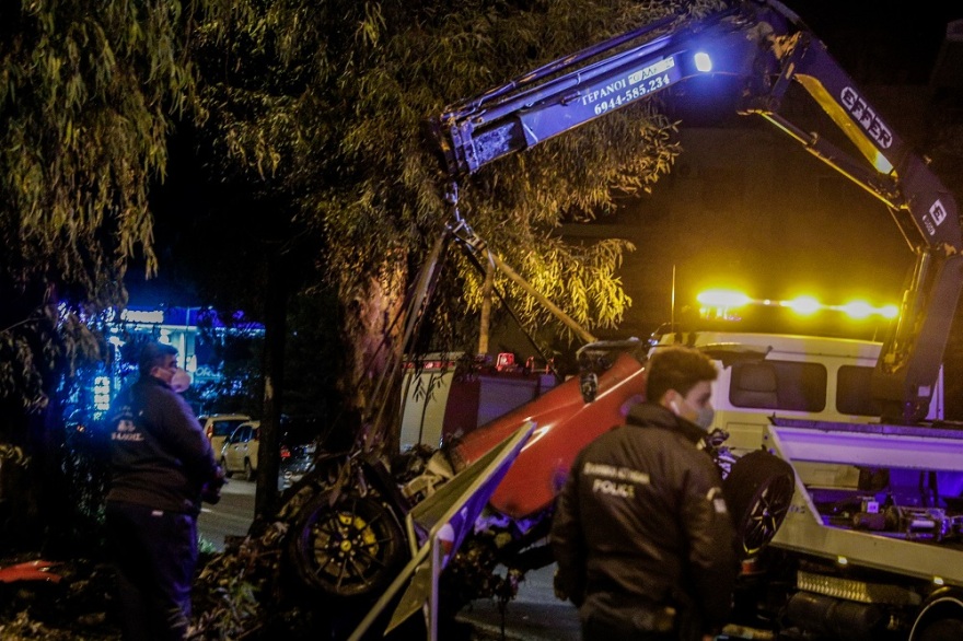 Φοβερό τροχαίο με Ferrari στη Βούλα - Νεκρός ο αδερφός της βουλευτού Κατερίνας Μονογυιού - Δείτε βίντεο
