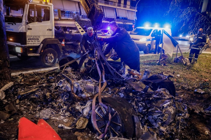 Φοβερό τροχαίο με Ferrari στη Βούλα - Νεκρός ο αδερφός της βουλευτού Κατερίνας Μονογυιού - Δείτε βίντεο