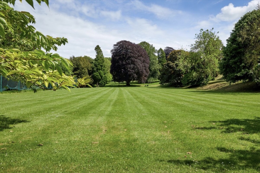 Κοψοχρονιά λόγω... φαντάσματος πούλησε το αρχοντικό του ο Ρόμπι Γουίλιαμς στη βρετανική εξοχή